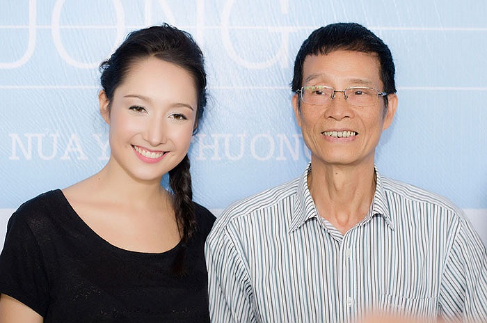 Anna và ông nội.