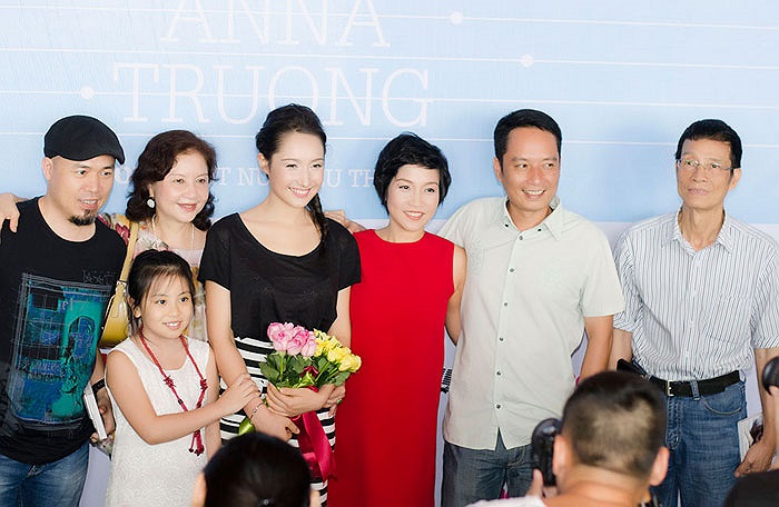 Tuy nhiên, lần đầu tiên, chứng kiến thành công trong âm nhạc của con, anh vẫn rất xúc động.