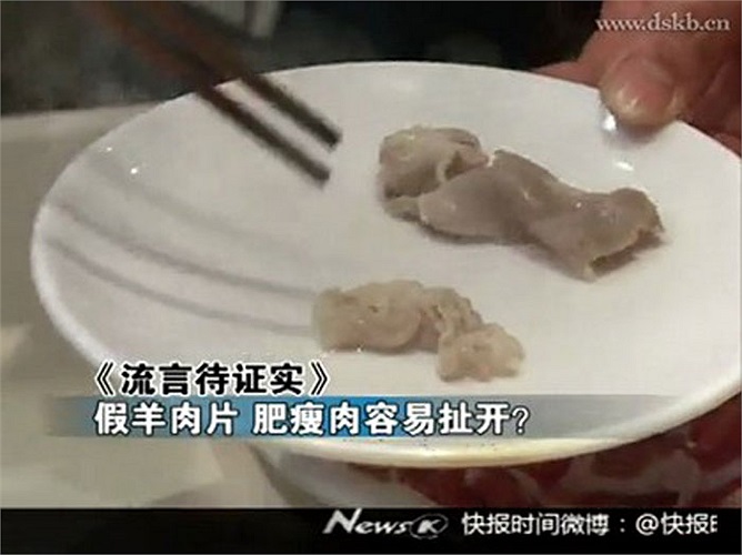 Chỉ nếm thì không phân biệt được vì các hương liệu và hóa chất tạo mùi vị như thật.