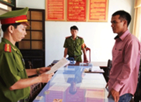 Quảng Nam, bắt tạm giam, khởi tố, cán bộ, nhận hối lộ