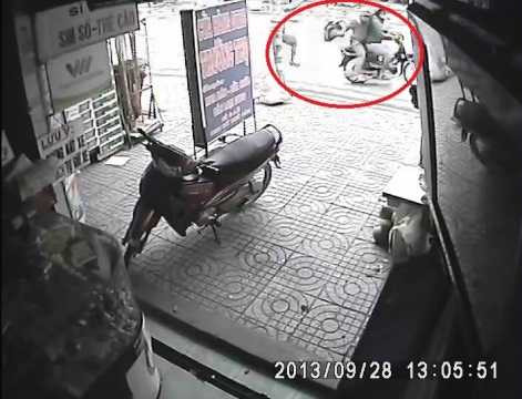 TP.HCM, quận Bình Tân, cướp tiệm vàng, khẩu trang bịt kín mặt, xe máy, camara