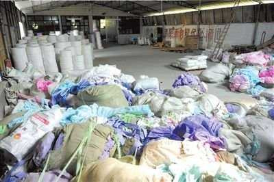 Bên trong một cơ sở sản xuất băng vệ sinh giả