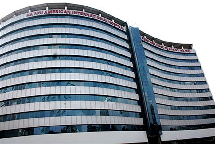 Sau 10 năm chậm trễ, cuối cùng dự án cũng được khởi công. Tuy nhiên, sau khi gần hoàn thiện vào năm 2011 và tuyên bố sẽ khai trương vào tháng 11/2011 song cho đến nay, bệnh viện này như một tòa nhà bỏ hoang, không bóng dáng một công nhân.