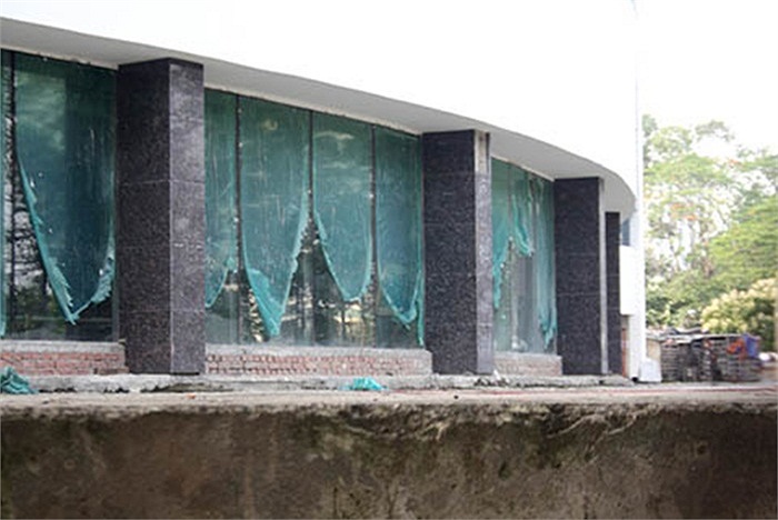 Cảnh hoang tàn bên trong bệnh viện 5 sao, đẳng cấp quốc tế.