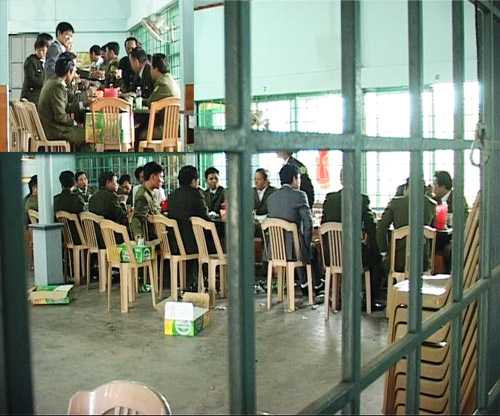 công chức ăn cắp giờ công