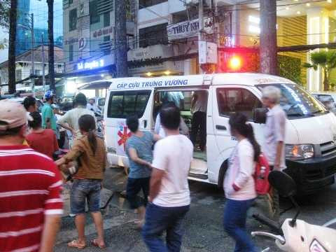 TP.HCM, tai nạn, du khách tây, Hà Lan, bị tông liên tiếp, xe máy, bỏ chạy