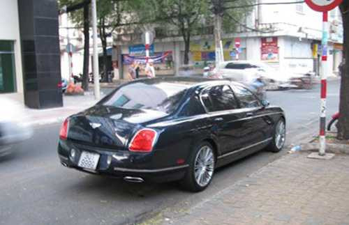 'Bí ẩn' Bentley biển siêu tứ quý Hà Nội ở TP.HCM