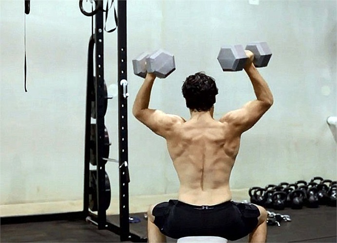 Anh thực hiện chế độ tập luyện như một vệ binh quốc gia ở Mỹ