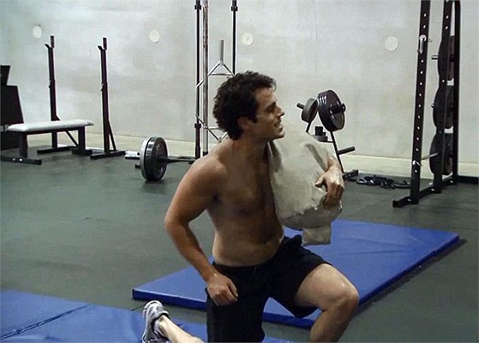 Ngôi sao người Anh cho biết cảm giác anh tập luyện chẳng khác gì nhân vật Superman trong phim học bay