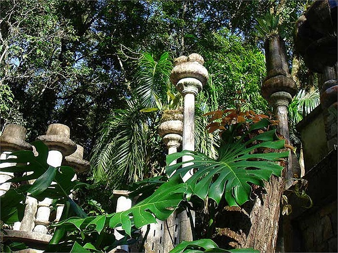 Cuối cùng James quyết định sẽ xây dựng một thiên đường của riêng mình trên miền đất mới.