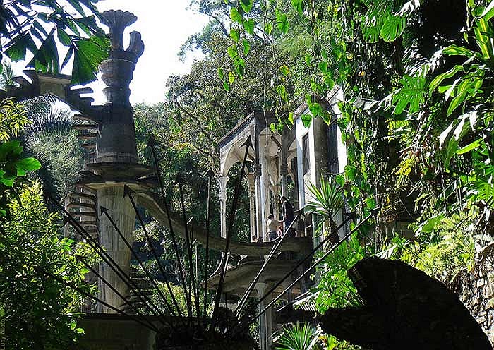 Họ đã chọn khu vực Xilitla vào cuối năm 1945 và bắt đầu xây dựng Las Pozas.