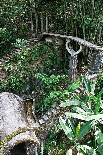 Thậm chí James còn phải bán cả bộ sưu tập những tác phẩm nghệ thuật được đánh giá là lớn nhất của mình.