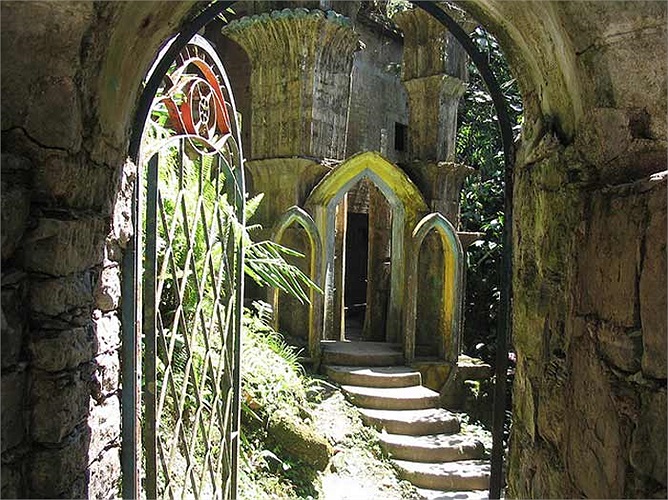 Đáng tiếc là sau khi James qua đời, những người bạn của ông không còn đủ khả năng để duy trì nơi này nữa, và tâm huyết một đời của ông bị bỏ hoang cho đến tận ngày nay.