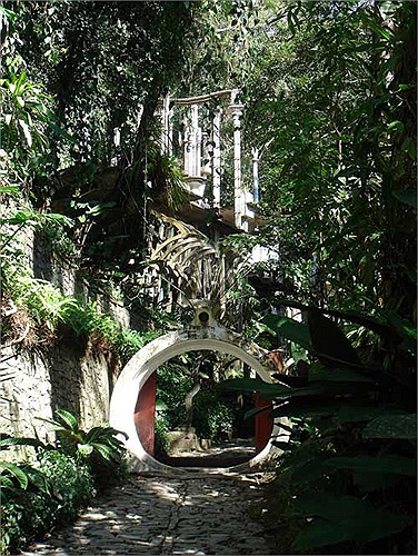 Ông đã rời bỏ châu Âu vào cuối những năm 1930 và bắt đầu ngao du khắp châu Mỹ để tìm kiếm niềm vui sống.