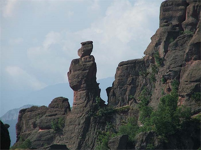 Còn rất nhiều những truyền thuyết dân gian khác gắn liền với khu vực tòa thành đá Belogradchik bí hiểm.