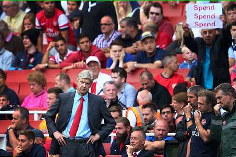 cổ động viên arsenal kêu gọi chi tiền