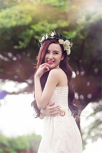 Không biết sau án phạt 5 triệu vì ăn mặc hở hang, Angela Phương Trinh ngoan hay đây chỉ là những bước đi tạm thời nhằm xoa dịu dư luận.
