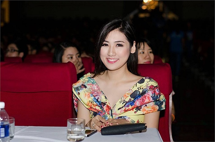 Tú Anh xinh đẹp căng tràn sức sống.