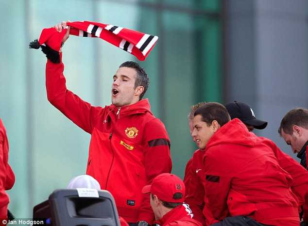 Van Persie có danh hiệu vô địch đầu tiên ở giải Ngoại hạng