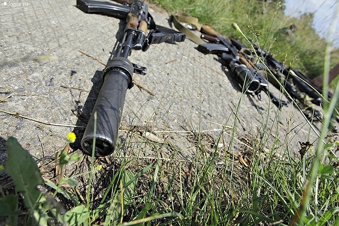 Những khẩu súng trường AK gắn giảm thanh đặc chủng của đơn vị biệt kích dù