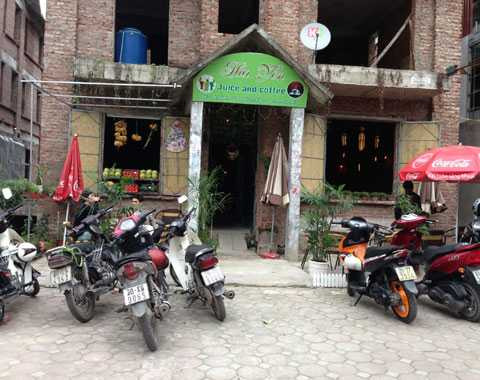 Biệt thự bỏ hoang được tận dụng làm quán cà phê 