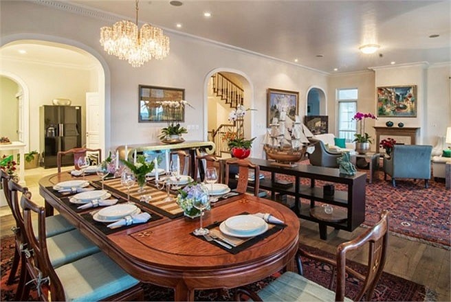 Căn biệt thự có kiến trúc nội thất mang đậm phong cách Pháp. “Đà Lạt là một hòn ngọc của Việt Nam”, doanh nhân Israel nói . 