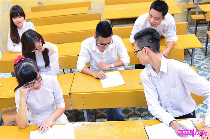 Các bạn đã cùng nhau chụp bộ ảnh kỷ niệm cuối cùng ghi lại những khoảnh khắc đáng nhớ của thời học sinh.