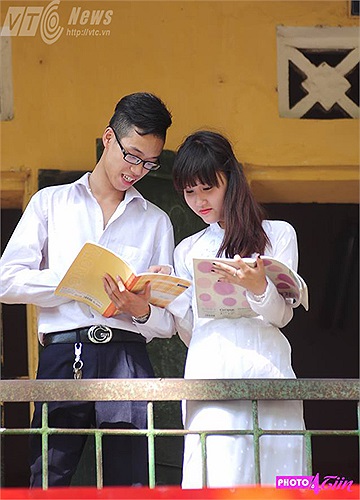 Nhớ những giờ cùng nhau ôn bài nơi hành lang lớp học