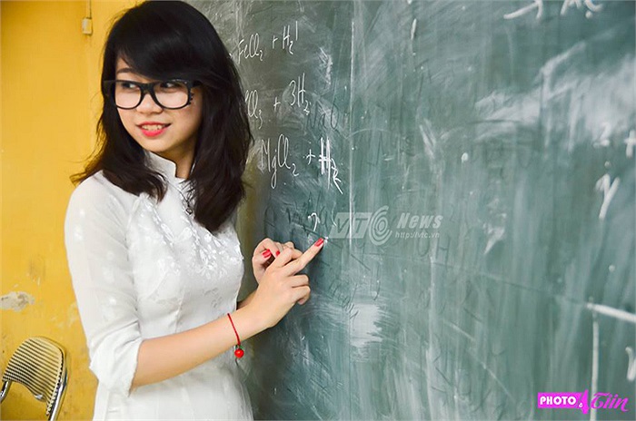 Bộ ảnh đặc biệt ở chỗ nó giống như một cuốn phim quay chậm, kể lại câu chuyện của những cô, cậu học trò nhất quỷ nhì ma mà trong mỗi chúng ta, ai cũng đã từng trải qua những thời khắc ấy. 