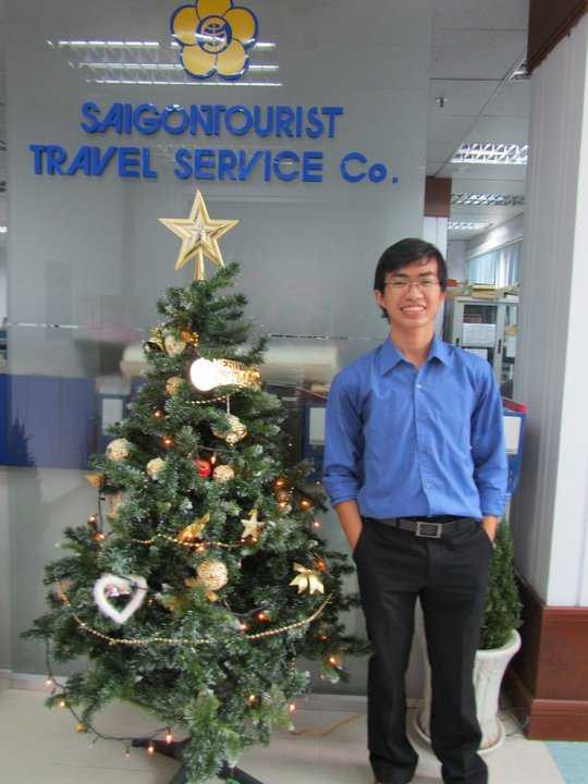 Phong từng trải với nhiều công việc đã làm qua như hướng dẫn viên du lịch, lơ xe...