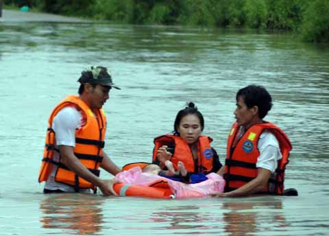 bão số 8, bộ đội biên phòng, campuchia, lũ lớn, quân dân