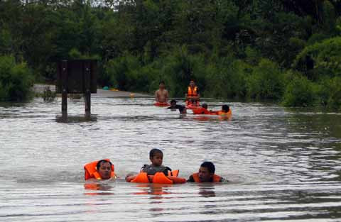 bão số 8, bộ đội biên phòng, campuchia, lũ lớn, quân dân