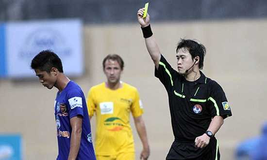 Bóng ma tiêu cực đe dọa bóng đá VN