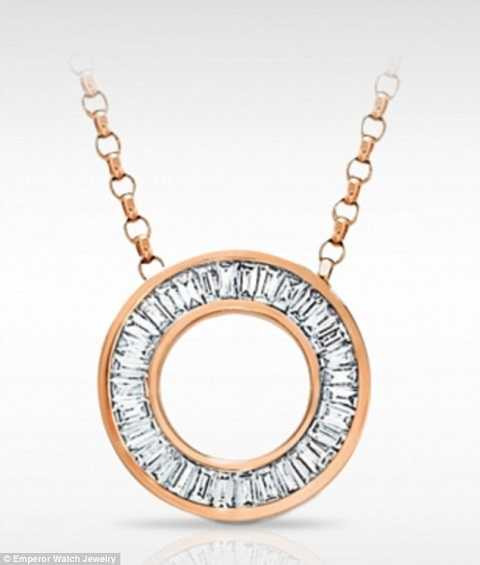 Vòng đính kim cương Brad Pitt tặng Angelina Jolie