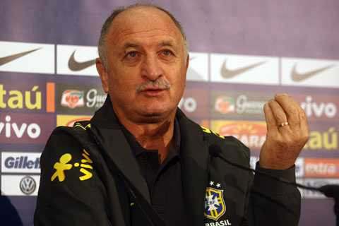 scolari họp báo