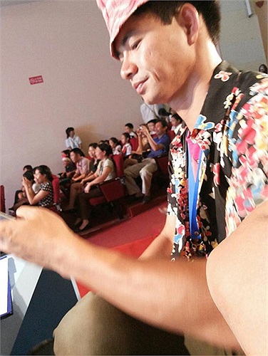 Xuân Bắc tất bật cho một chương trình dành cho thiếu nhi.