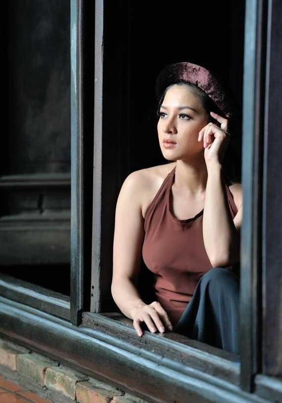 Thái Nhã Vân - Người mẫu nude để thiền