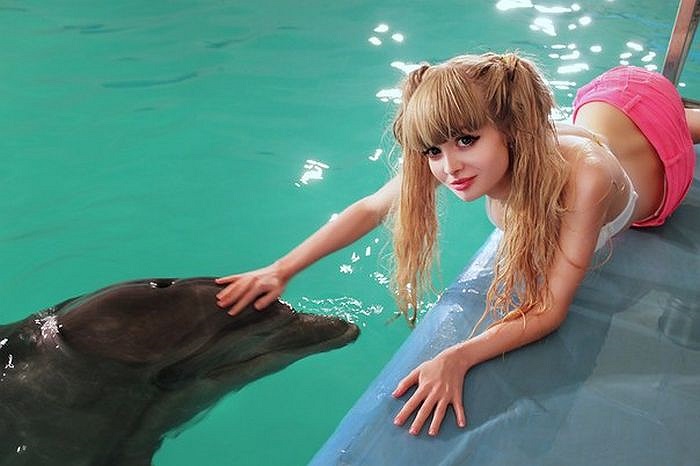 Kể từ sau khi trở thành 'búp bê', Anzhelika Kenova đã gây nhiều sự chú ý trong cộng đồng Nga. 