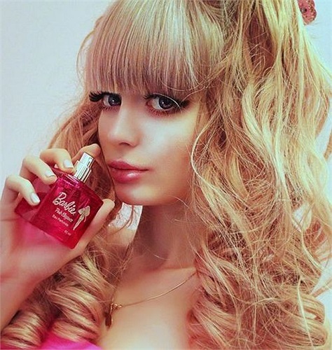 Đôi mắt to tròn long lanh.