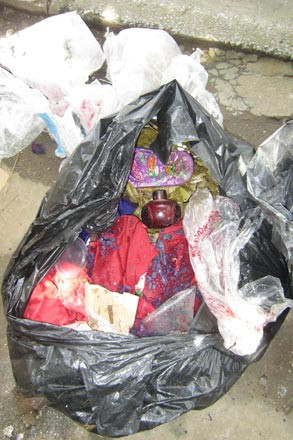 Cả gia đình bị tạt axít khi đang ăn cơm