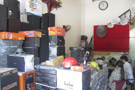 Cả gia đình bị tạt axít khi đang ăn cơm