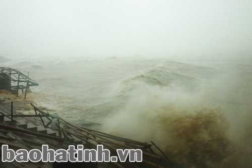 miền trung, bão wutip, bão số 10, siêu bão, tàn phá, ngổn ngang