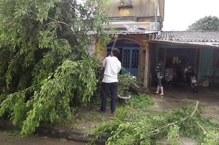 miền trung, bão wutip, bão số 10, siêu bão, tàn phá, ngổn ngang