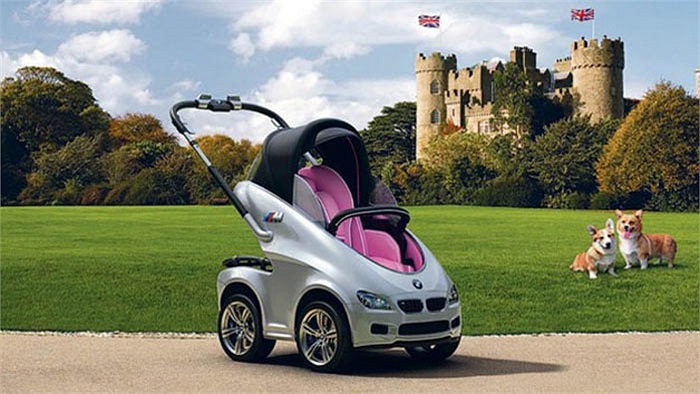 Xe đẩy nôi phong cách hoàng gia của BMW được giới thiệu để chào đón đứa con sắp ra đời của hoàng tử nước Anh, William. Xe được trang bị hệ thống điều hòa, ô chắn bảo vệ khỏi giới săn ảnh và hệ dẫn động tùy chọn 2 hoặc 4 bánh.