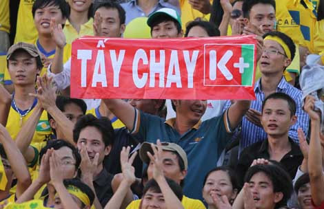 Người hâm mộ tẩy chay K+ ở sân Gò Đậu, Bình Dương