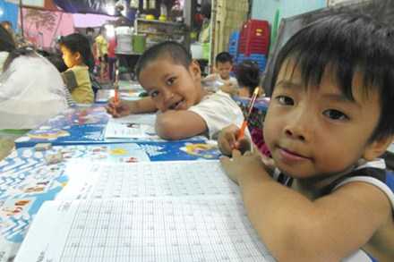 Lớp học của những đứa trẻ nghèo.