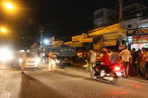 TP.HCM, tai nạn, xe ben, nhậu, can đánh nhau, tử vong, Bình Thạnh, Nguyễn Xí