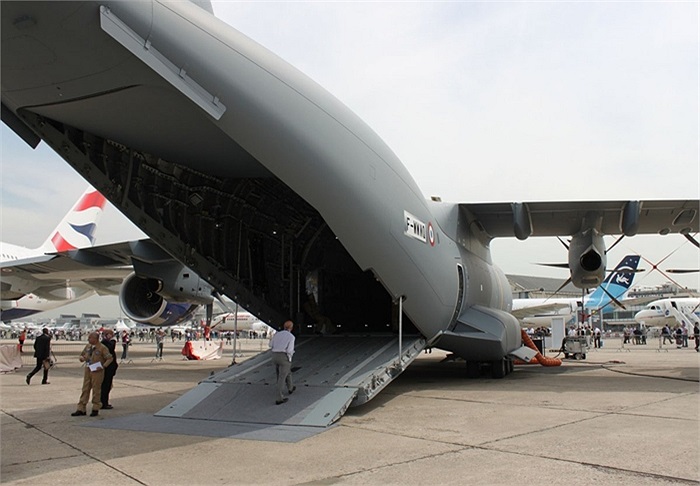 A400M cao 3.9m, rộng 3.9m và dài 17.6m