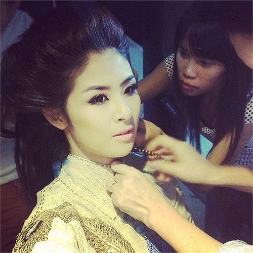 Ngọc Hân tạo dáng đáng yêu cùng cháu trai.