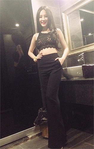 Angela Phương Trinh diện đồ già dặn.